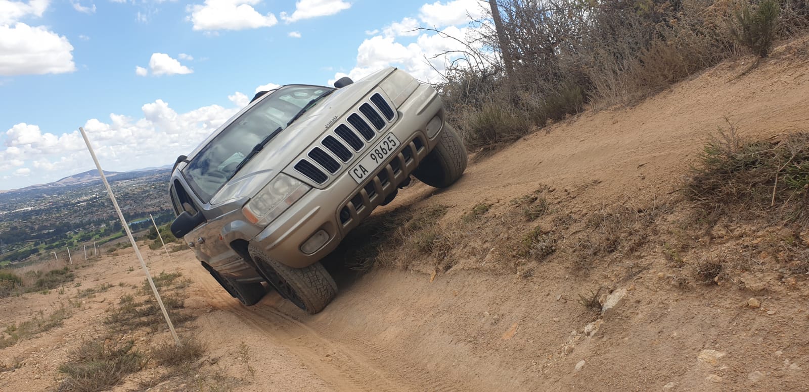 Jeep Grand Cherokee on an off-camber section of the Zevenwacht track
