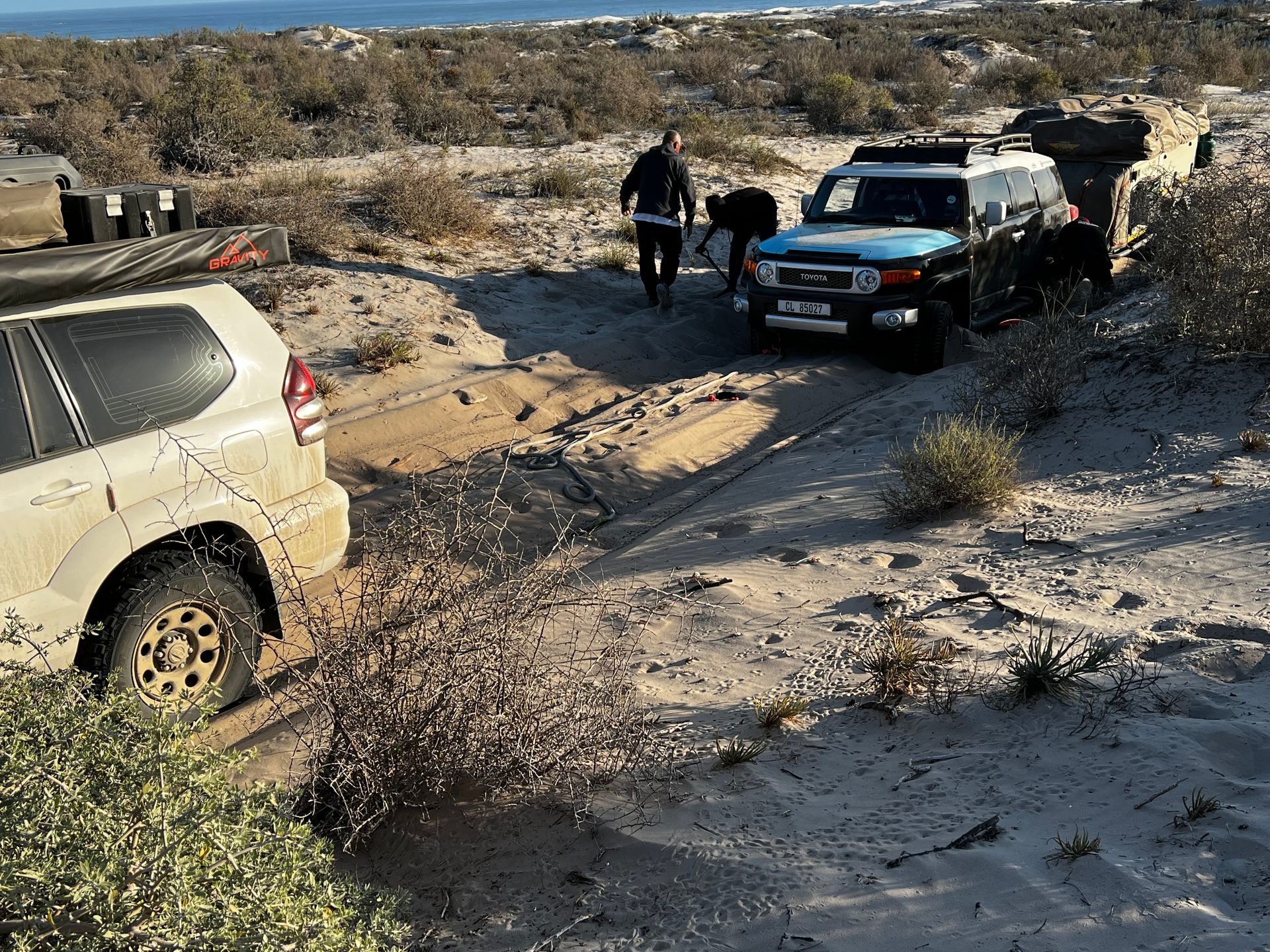 Ralton’s FJ and trailer buried in the sand