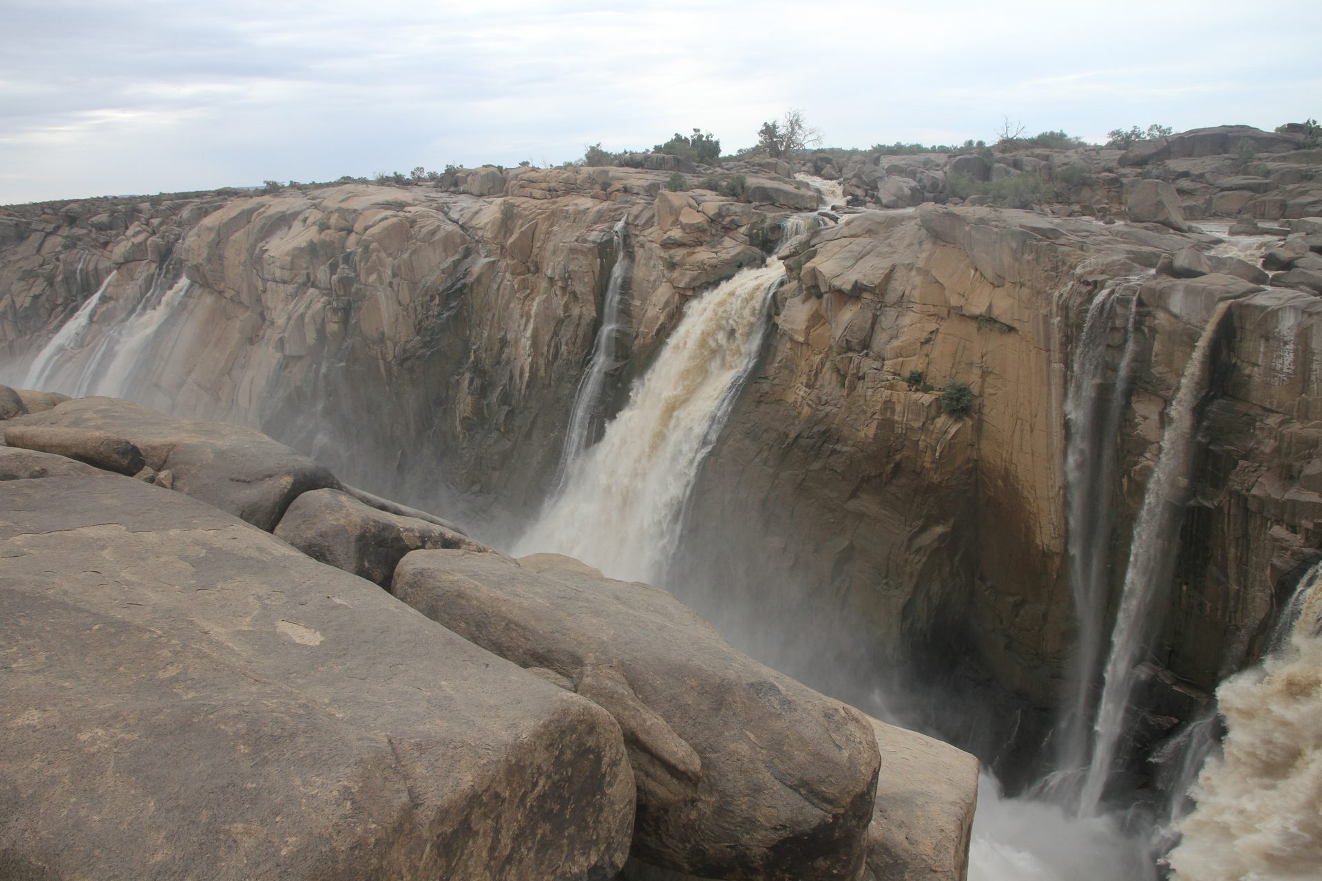 The falls and the gorge — 18 kilometres of this, carved over millions of years
