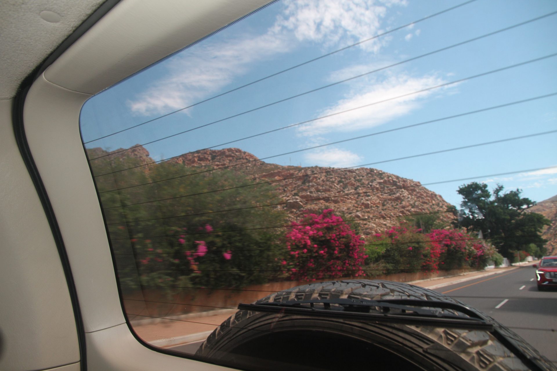 The mountains along the R62 — the Langeberg pressing in on one side, open valley on the other