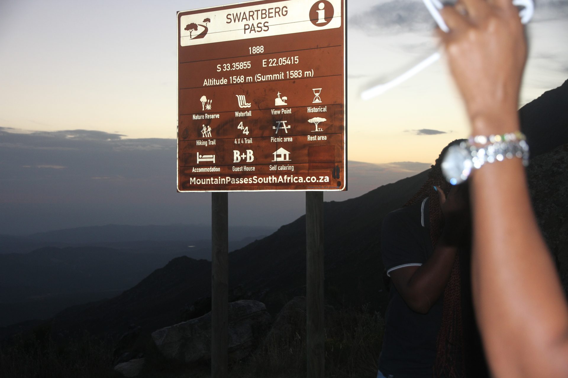 Near the top — cold, no traffic, the Karoo invisible somewhere below